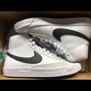 Nike Blazers Size Youth 6 (fits women’s size 8)